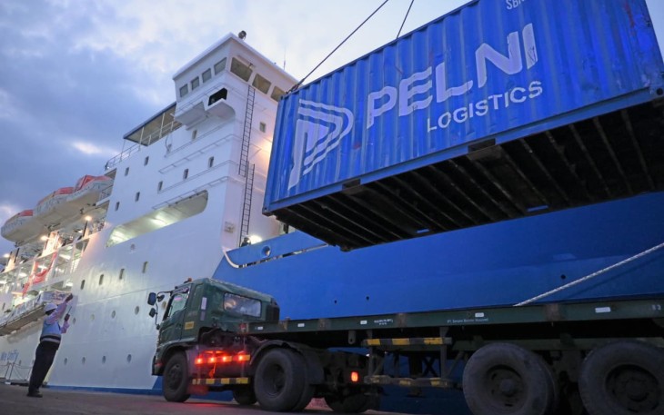 Barang bantuan yang akan di kirimkan ke wilayah korban bencana Sumut melalui kapal milik PT. Pelni Persero