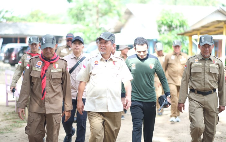 Al Muzzammil saat melaunching Satgas Penanggulangan Bencana PKS Jawa Timur dalam agenda Kembara yang diikuti sekitar 1.300 kader PKS se-Jawa Timur, Kamis (26/12/2025), di Pantai Goa Cina, Kabupaten Malang.