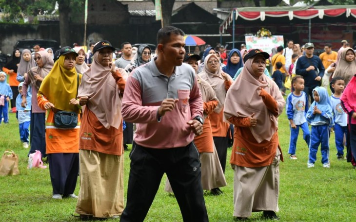 Komandan Kodim 0802/Ponorogo Letkol Inf Dwi Soerjono tadi pagi menghadiri kegiatan senam sehat dalam rangka memperingati Milad Yayasan Qurrata A'yun ke 25 tahun 2025, Sabtu (22/02/2025)