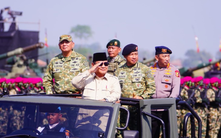 Panglima TNI saat Dampingi Presiden RI Prabowo Subianto Pada Upacara Gelar Pasukan Operasional dan Kehormatan Militer