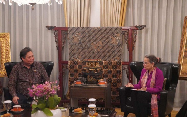 Menko Airlangga bersama Dubes AS Kamala S. Lakhdhir di Jakarta, Selasa (8/4)