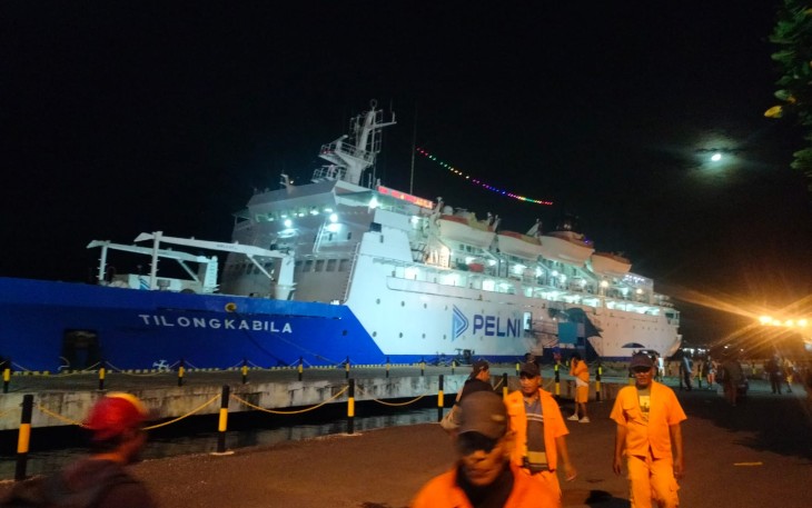 Proses Layanan Embarkasi Penumpang KM Tilongkabila Berjalan Lancar dan Aman