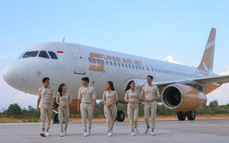 Ilustrasi armada dan crew Super Air Jet