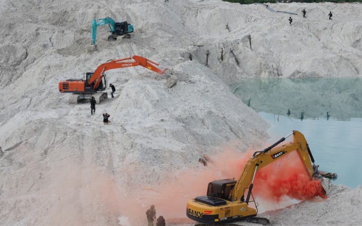 Lokasi tambang timah ilegal yang berhasil disita Satuan Tugas Penertiban Kawasan Hutan (Satgas PKH) di Kabupaten Bangka Tengah, Provinsi Kepulauan Bangka Belitung, Rabu (19/11/2025).