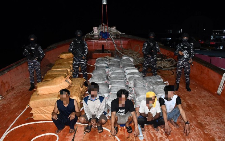 Tersangka dan barang bukti saat diamankan