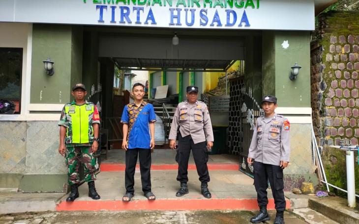 Babinsa Jajaran Kodim 0801/Pacitan Terjun Lapangan Pantau Pengamanan Arus Mudik Lebaran 2025