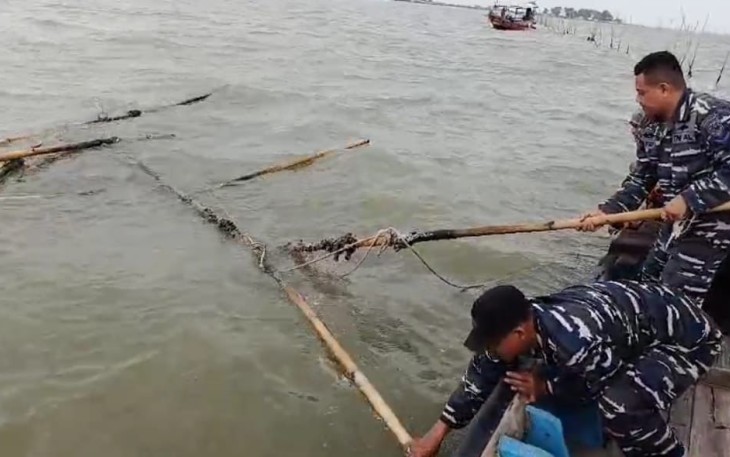 TNI AL Tuntaskan Pembongkaran Pagar Laut