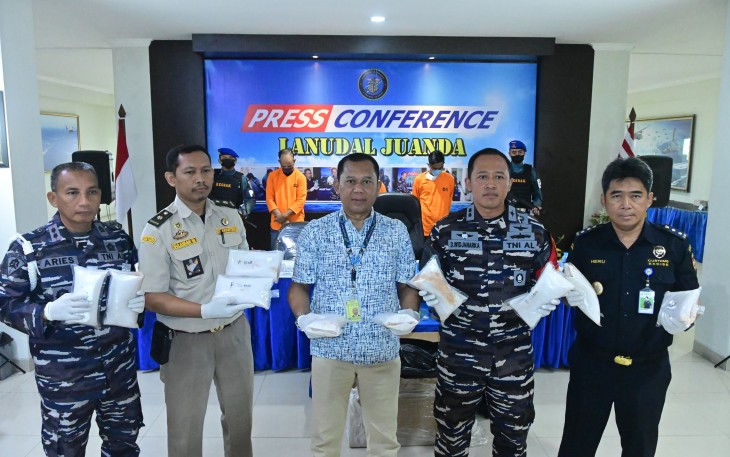 Press Conference yang digelar di Loby Mako Lanudal Juanda Puspenerbal, Sidoarjo, Minggu (9/2).