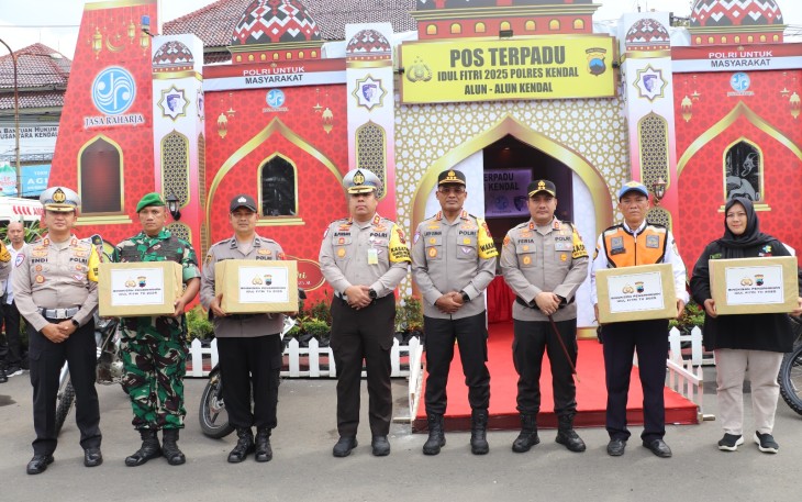 Wakapolda Jateng Tinjau Kesiapan Pengamanan Operasi Ketupat Candi 2025 di Pos Terpadu Alun-Alun Kendal