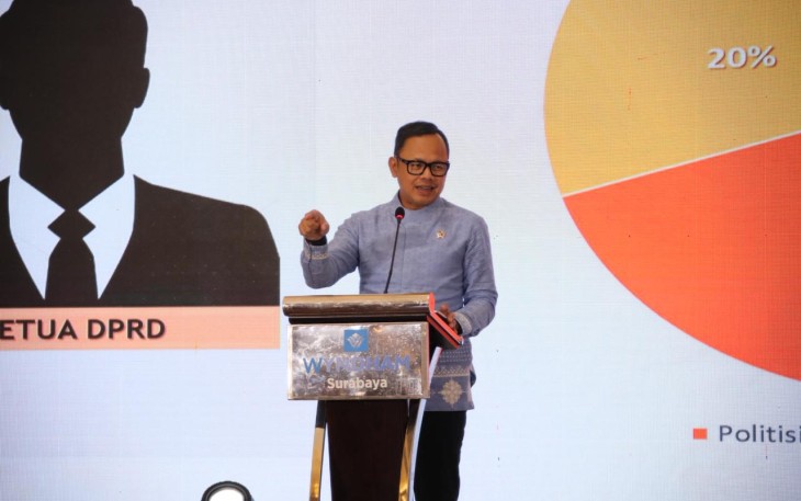 Wakil Menteri Dalam Negeri (Wamendagri) Bima Arya Sugiarto saat menghadiri Musyawarah Antar Perusahaan Air Minum Nasional (MAPAMNAS) XV di Wyndham Hotel Surabaya, Jawa Timur, Sabtu (6/12/2025).