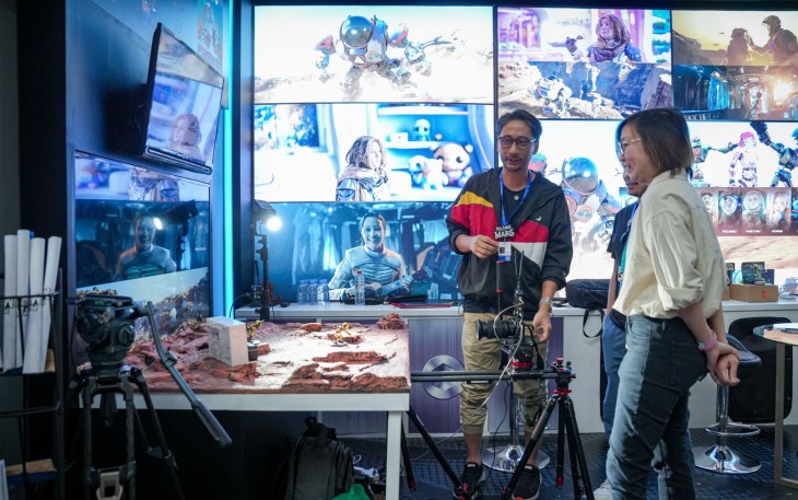 Wakil Menteri Ekonomi Kreatif, Irene Umar, melakukan visitasi ke JAFF Content Market (JCM) 2025 digelar di Jogja Expo Center (JEC), Senin (1/12/2025).