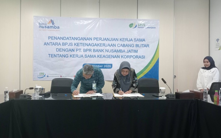 Penandatanganan Perjanjian Kerjasama PT. BPR Nusamba Jatim dengan BPJS Ketenagakerjaan Cabang Blitar Terkait Keagenan Korporasi, Jumat 4 September 2026. (Foto : Klikwarta.com)