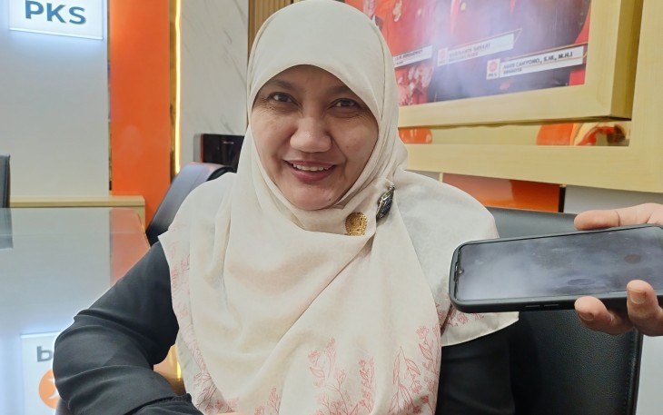 Ketua Fraksi PKS DPRD Jatim, Lilik Hendarwati 