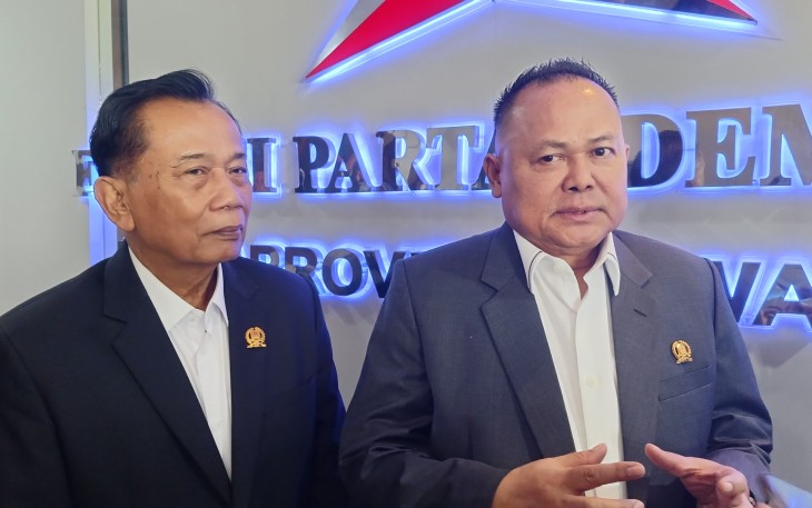 Anggota Komisi D DPRD Jatim, dr Agung Mulyono didampingi Anggota DPRD Jatim Rasiyo 