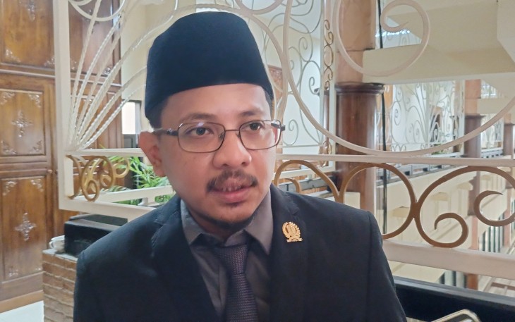Ketua Fraksi Partai NasDem DPRD Jatim, KH Nasih Aschal, 