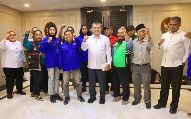 Menaker Yassierli usai menerima audiensi Aliansi Forum Rembug Pekerja Platform di Kantor Kementerian Ketenagakerjaan, Jakarta, Selasa (10/02/2026). 