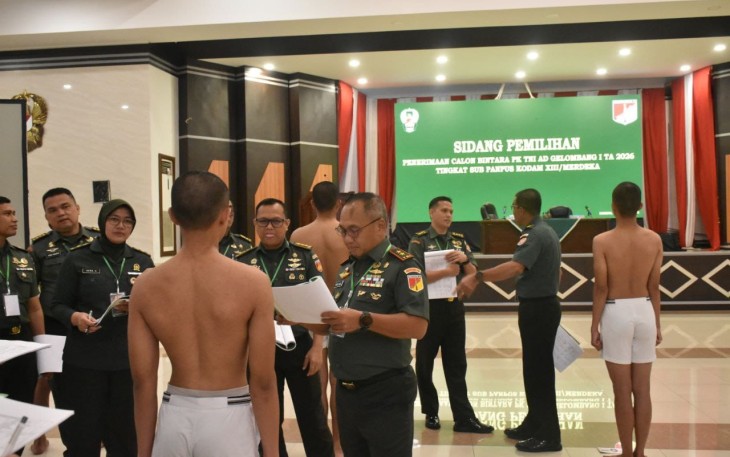 Pangdam XIII Merdeka Mayjen TNI Mirza Agus saat memimpin sidang Parade Caba PK TNI AD Gel I TA 2026.