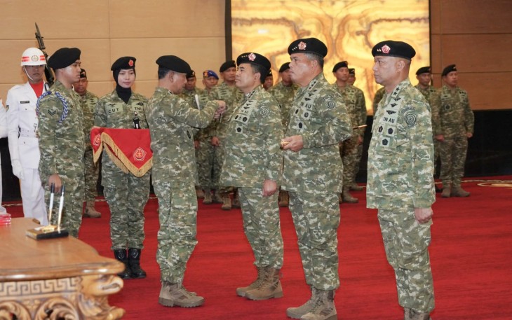 Prosesi acara Serah Terima Jabatan Dansesko TNI dan Pangkogabwilhan II di Aula Gatot Soebroto, Mabes TNI, Cilangkap, Jakarta Timur, Rabu (17/6/2026).