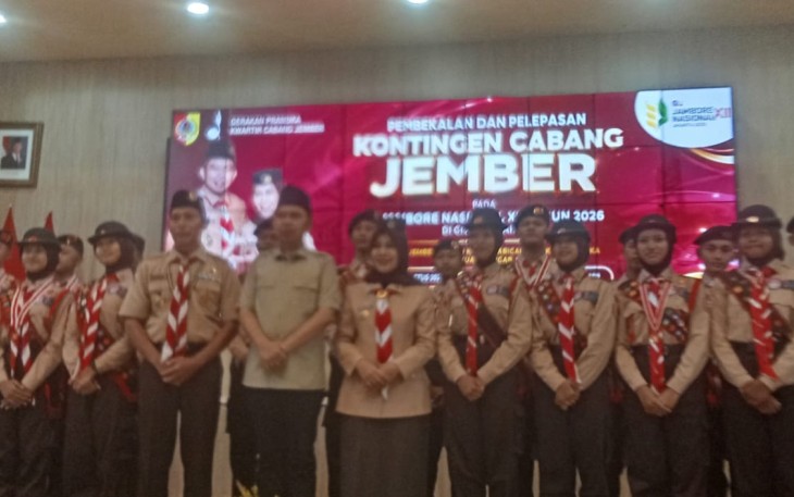 Bupati Jember Gus Muhammad Fawait saat melepas keberangkatan kontingen Pramuka Jember menuju Jambore Nasional (Jamnas) XII Tahun 2026 di Cibubur, Jakarta.