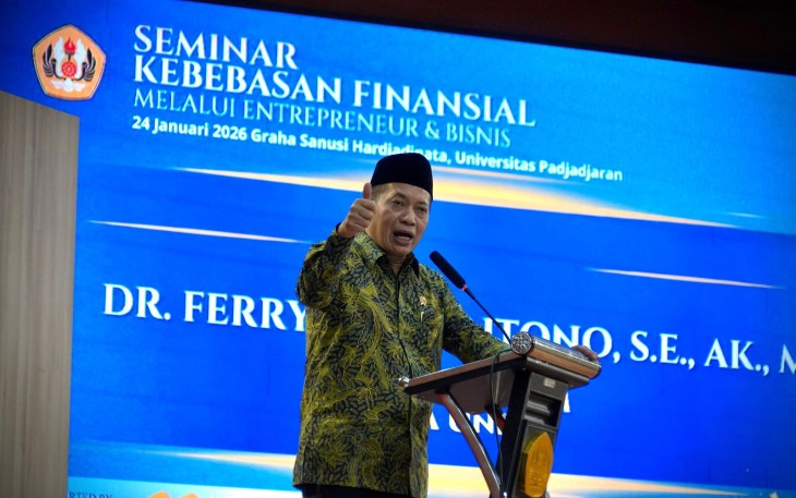 Menteri Koperasi (Menkop) Ferry Juliantono