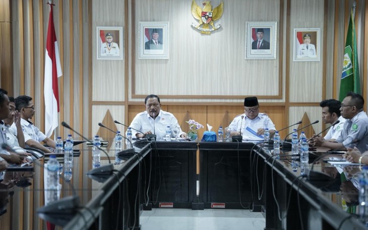  Wakil Gubernur Bengkulu, Ir. Mian, memimpin Rapat Koordinasi Kapasitas Jalan Provinsi Bengkulu Kelas III yang digelar di Kantor Gubernur Bengkulu. Rapat tersebut didampingi oleh Kepala Dinas Perhubungan Provinsi Bengkulu