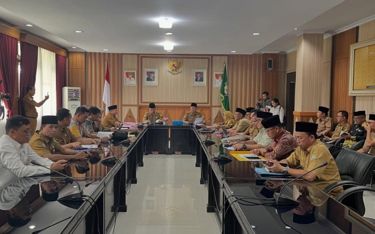 Rapat dipimpin Sekretaris Daerah Provinsi Bengkulu, Herwan Antoni, bersama Satuan Kerja Kementerian Perumahan dan Kawasan Permukiman (PKP) serta pemerintah kabupaten/kota se-Provinsi Bengkulu /Foto : MC 