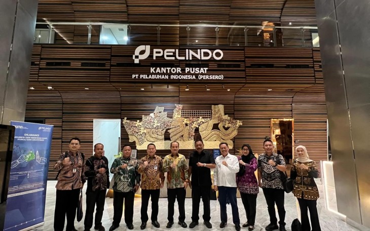 Wakil Gubernur Bengkulu, Mian Foto Bersama Direktur Utama PT Pelindo, Achmad Muctasor, pada Kamis (5/3) /Foto : MC