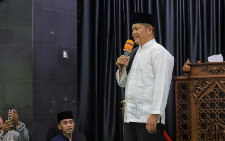 Bupati Welly saat menghadiri peringatan Malam Nuzulul Qur’an yang digelar di Masjid Agung Al-Muttaqin, Pasaman Islamic Center (PIC), Lubuk Sikaping  Pasaman.