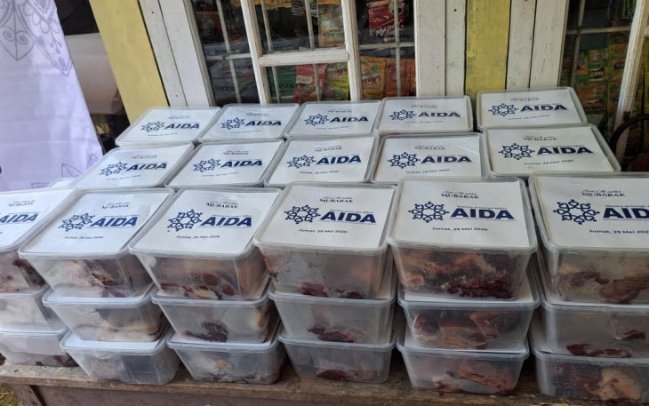 AIDA Kemlu Azerbaijan dan OIC Youth Indonesia Salurkan 500 Paket Daging Kurban bagi Masyarakat di Bogor dan Sukabumi