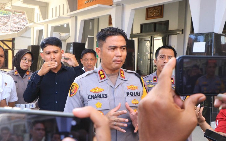 Kapolres Ngawi AKBP Charles Pandapotan Tampubolon saat konferensi pers 