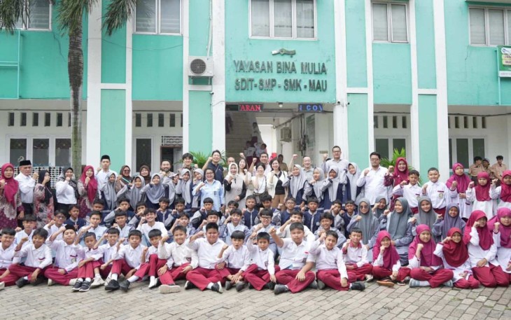 Delegasi Jepang foto bersama saat studi banding Program MBG di Yayasan Bina Mulia, Depok, Rabu (14/1)