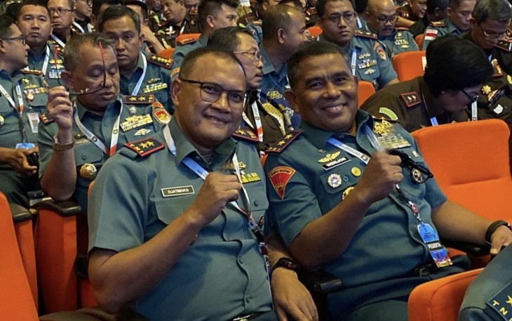 Dankodaeral XIV Laksamana Muda TNI Djatmoko (kiri) saat mengikuti rakornas di Sentul, Bogor, Senin (2/2)