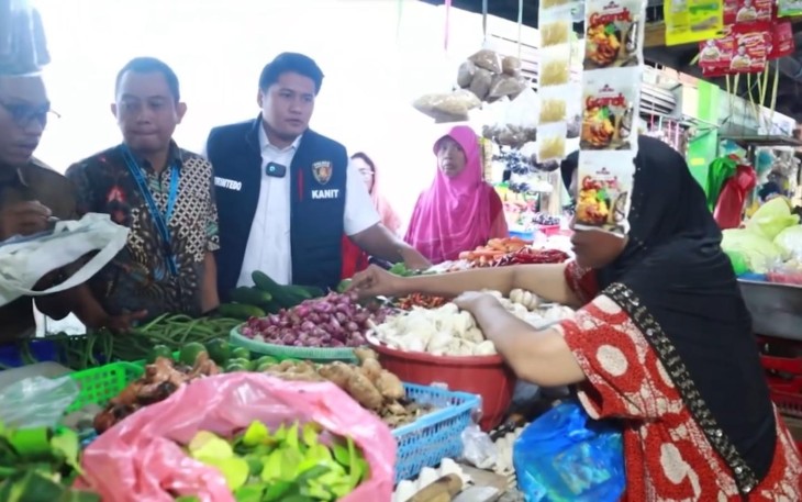 Satgas Pangan Polres Tanjungperak di pasar tradisional Pabean