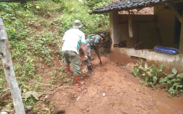 Tanggap bencana longsor di wilayah desa binaan 