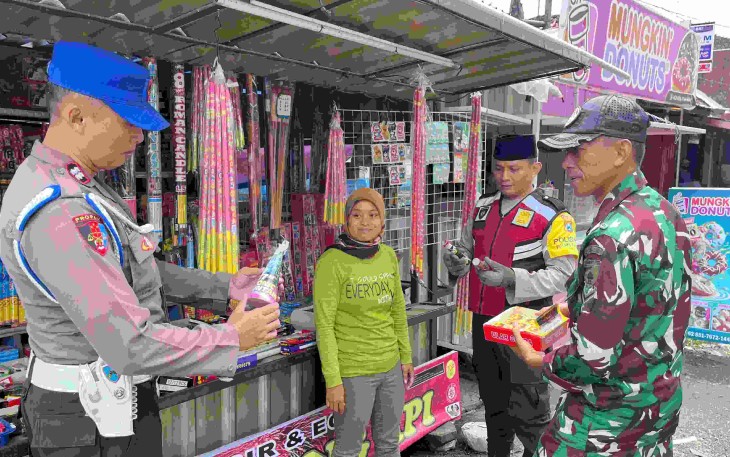Himbauan bahaya petasan di wilayah desa binaan 