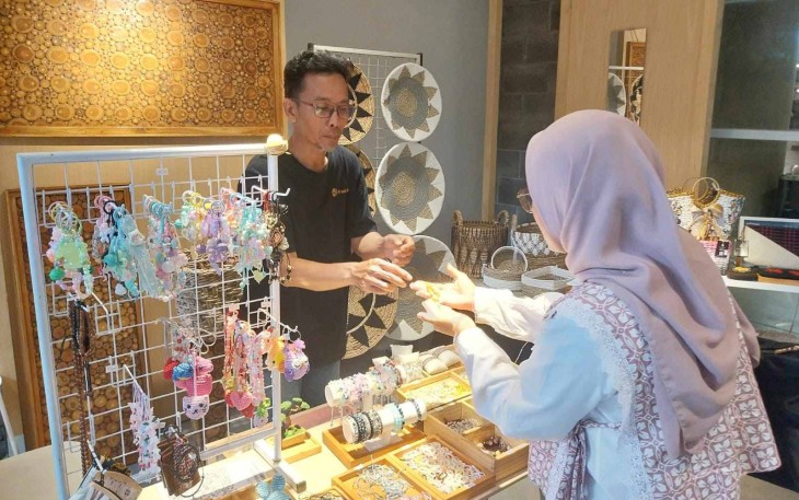 Ilustrasi pelaku industri kecil