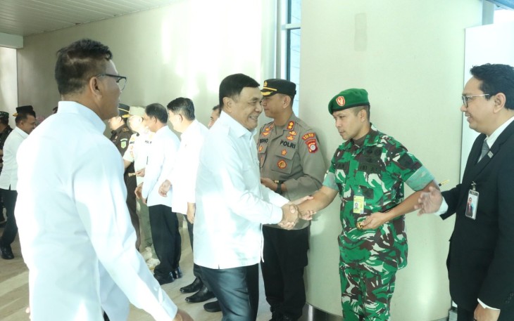 Dandim 0731/Kulon Progo Letkol Inf Dyan Niti Sukma menyambut Menko Polkam