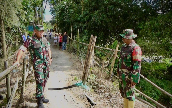 Danrem 081/DSJ Kolonel Arm Untoro Hariyanto (kiri)