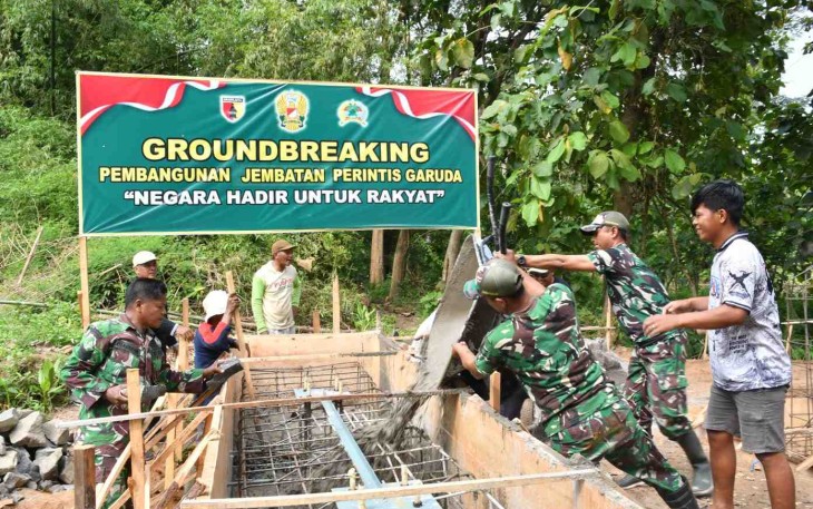 Pembangunan jembatan perintis di wilayah Ponorogo 