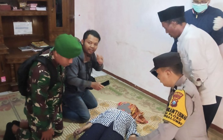 Evakuasi korban gantung diri di wilayah desa binaan 