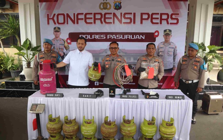 Kapolres Pasuruan AKBP Harto Agung Cahyono saat konferensi pers 