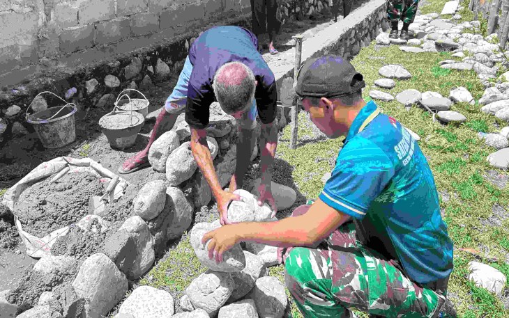 Karya bakti bersama warga