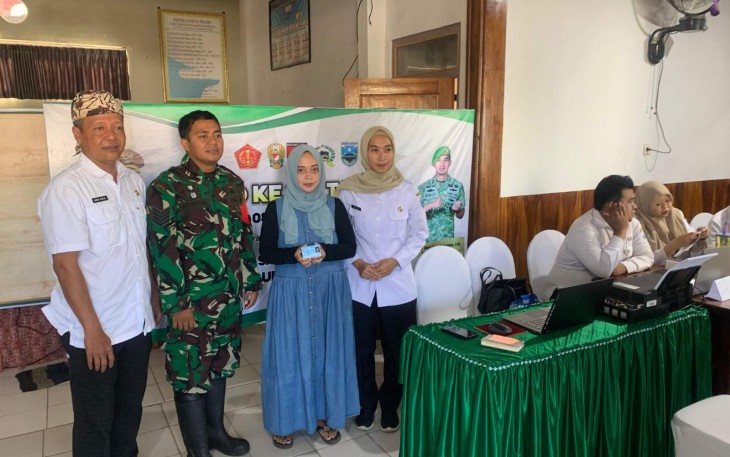 Pelayanan Dispenduk Capil untuk warga Desa Brabe