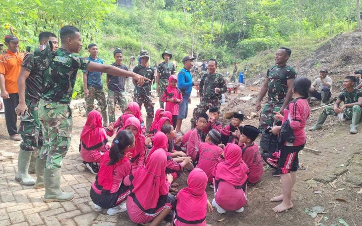 Mengenal TNI ala MI Himatul Ulum