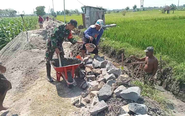 Bangun irigasi wilayah desa binaan