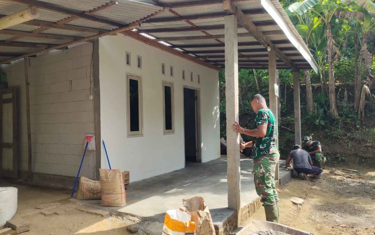 Pengerjaan rumah mbah Paini