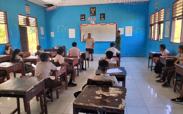 Mengajar Bela Negara di SMPN 5 Lolak