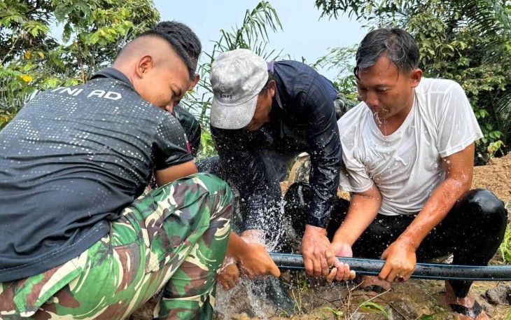 Pipanisasi air bersih TMMD ke-128 di Desa Banyuasih, Kecamatan Cigudeg, Kabupaten Bogor