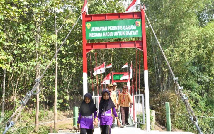 Jembatan impian Desa Krebet
