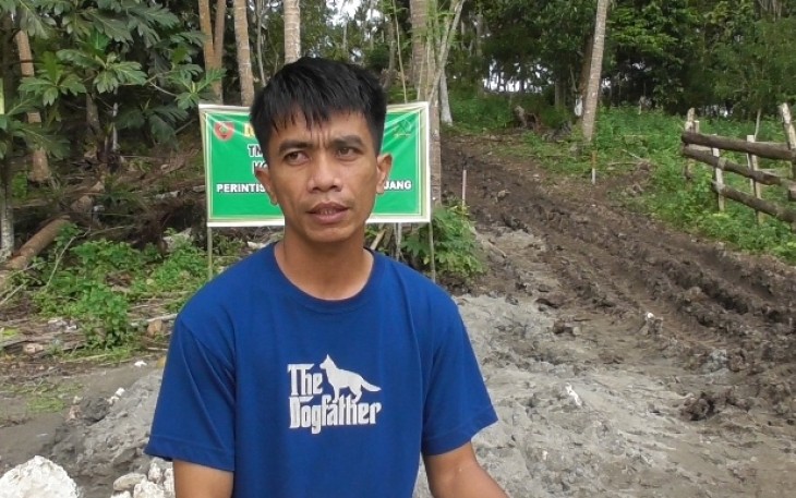 Warga desa Batangmata Sapo